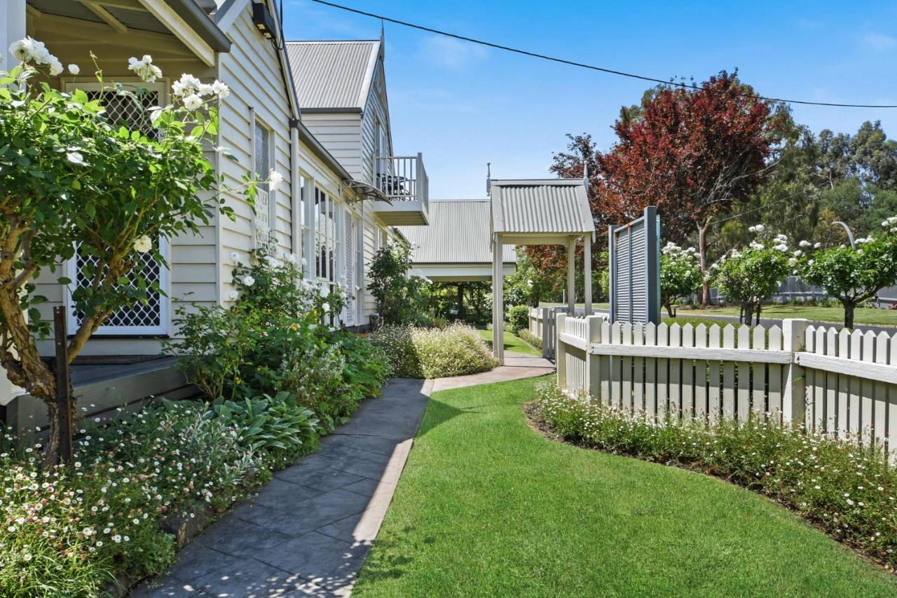 Creek Cottage Bed And Breakfast Traralgon Extérieur photo