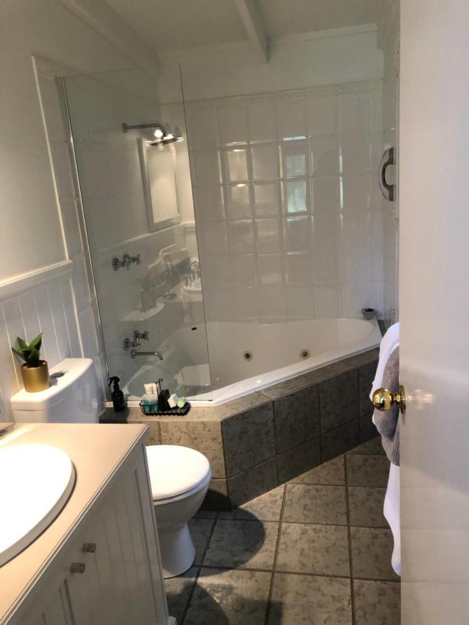 Creek Cottage Bed And Breakfast Traralgon Extérieur photo