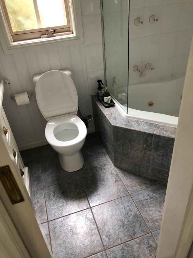 Creek Cottage Bed And Breakfast Traralgon Extérieur photo