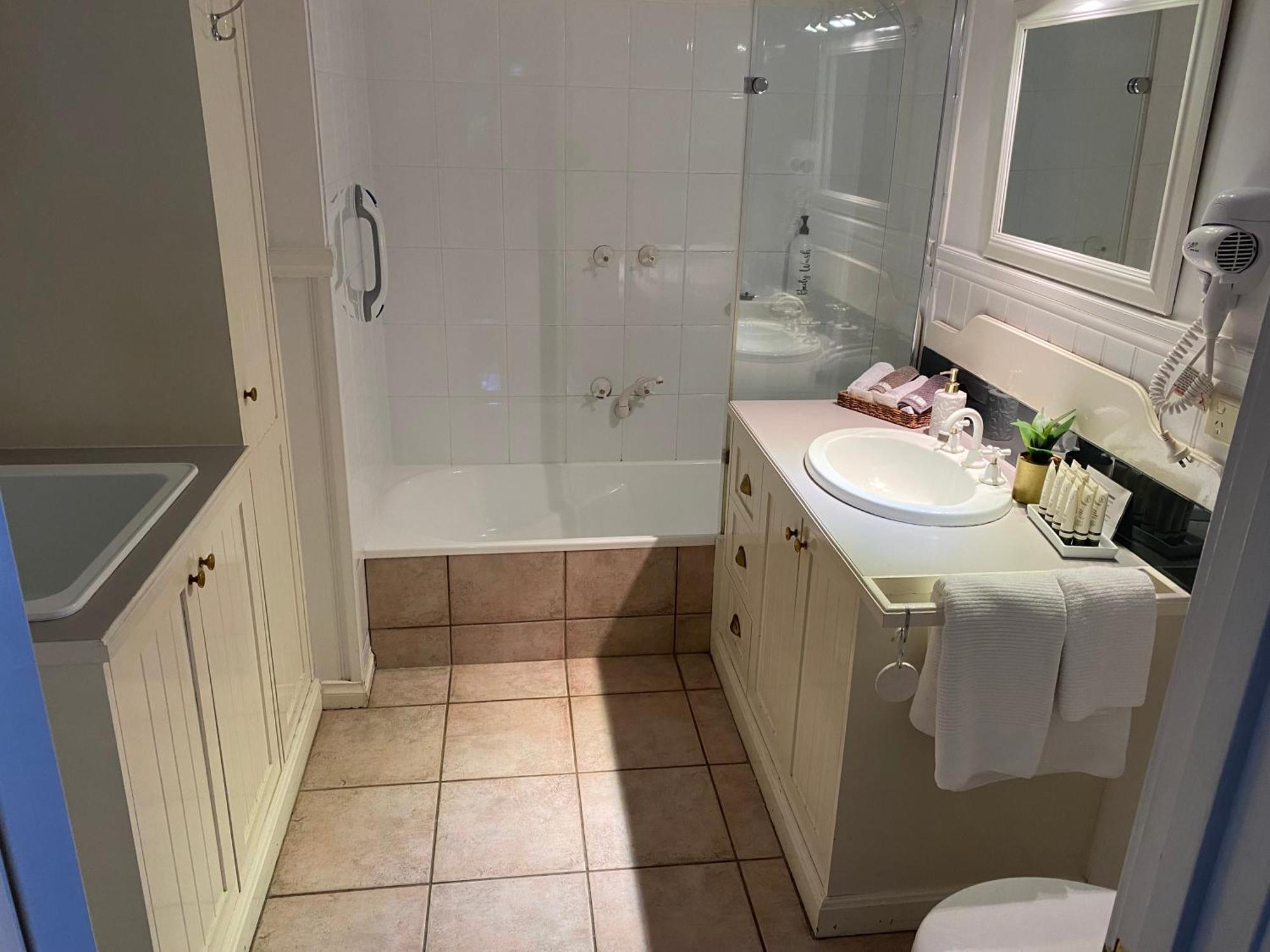 Creek Cottage Bed And Breakfast Traralgon Extérieur photo